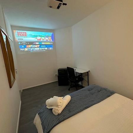 Small Cozy Private Bedroom Zone1 伦敦 外观 照片