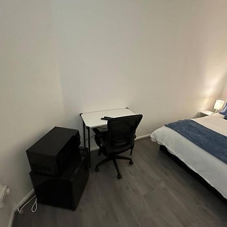Small Cozy Private Bedroom Zone1 伦敦 外观 照片
