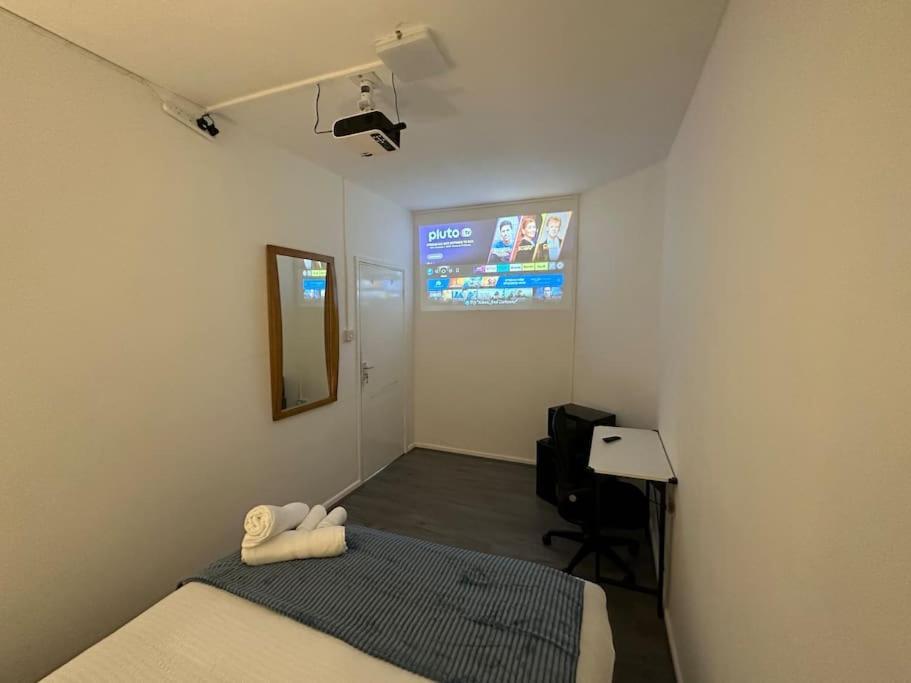 Small Cozy Private Bedroom Zone1 伦敦 外观 照片
